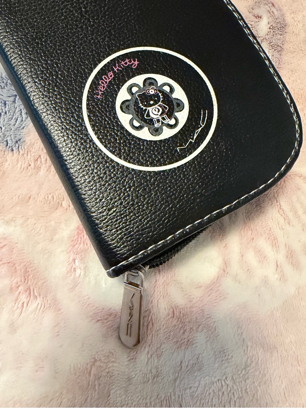 Rare Hello Kitty X Mac Makeup Brushes Bag! - Picture 5 of 5